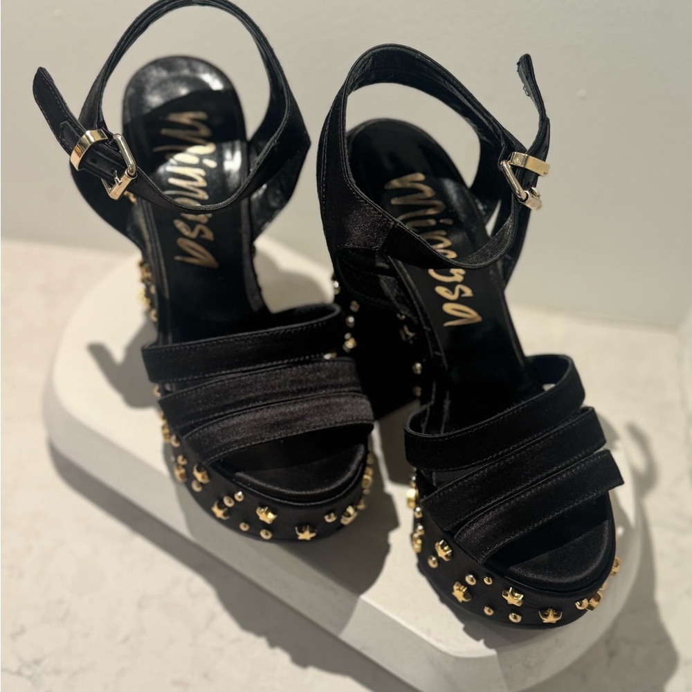 Black and Gold Platform Heels - Picture 3 of 10